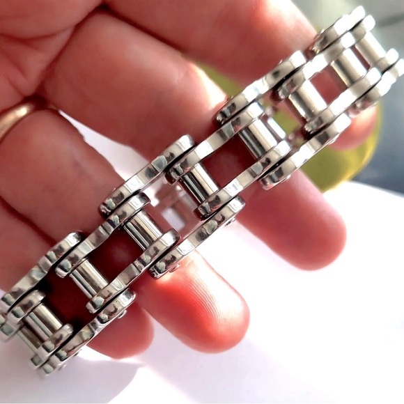 MENS HEAVY STAINLESS STEEL BICYCLE CHAIN BRACELET FOLD OVER CLASP CLOSURE - Picture 2 of 4